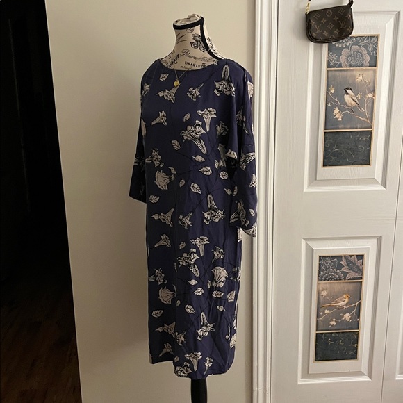 Babaton Navy Dress with White Floral Print - Picture 7 of 11